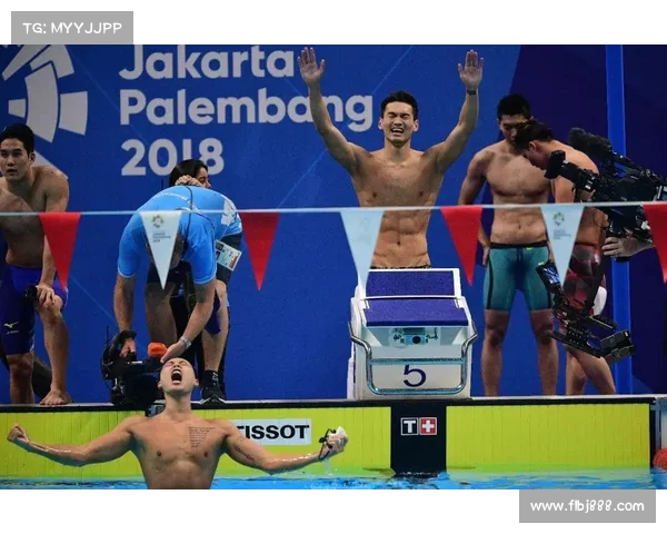 网球赛场热血沸腾，激烈对决引爆全场激情观众欢呼声不断